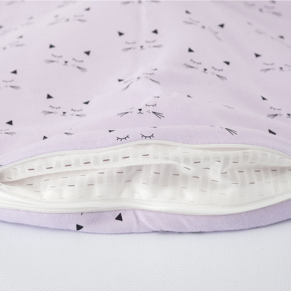 LIEBMICH sleeping bag in cuddly cat design Detailed photo of the ventilation slit at the foot end