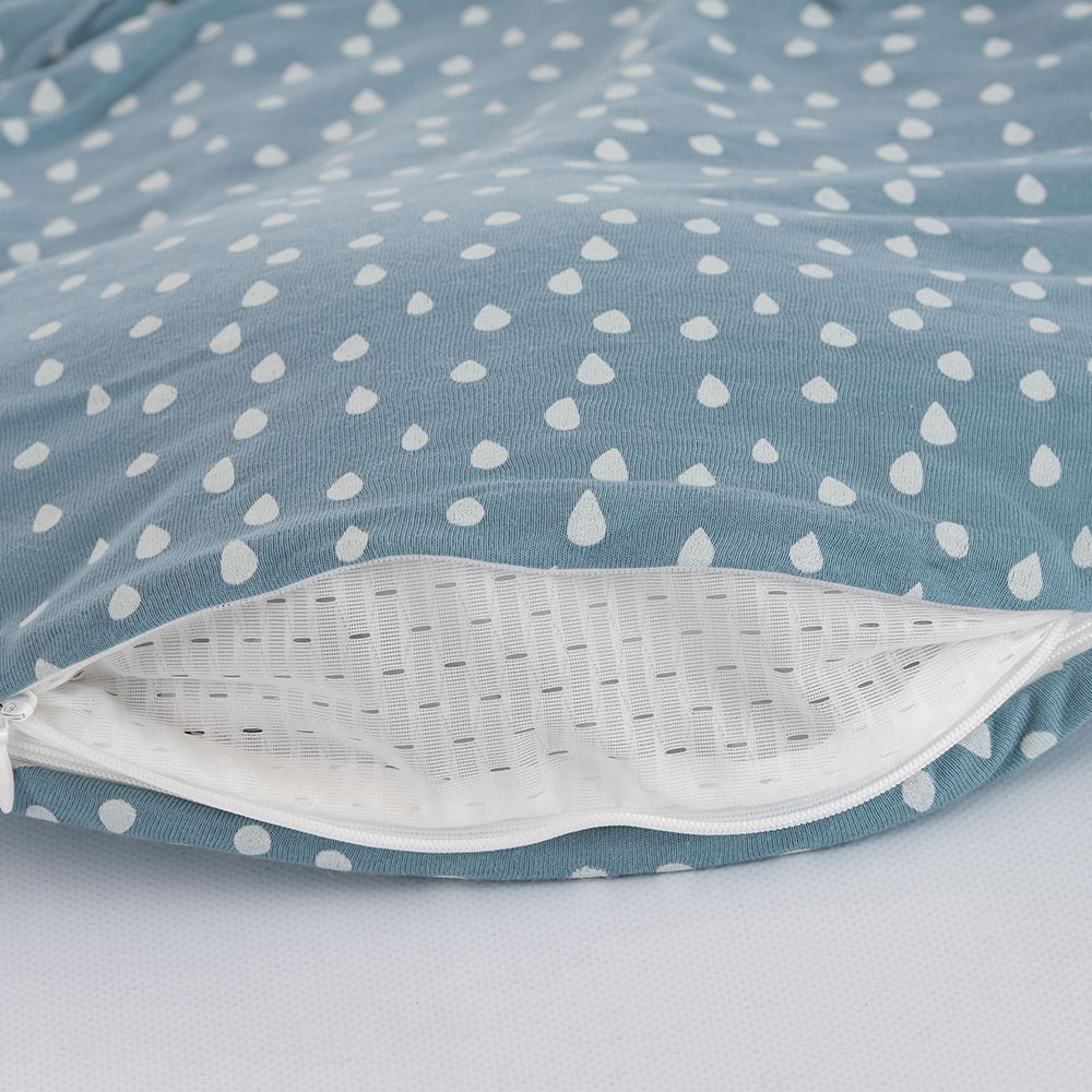 LIEBMICH sleeping bag in drop design ocean blue Detailed photo of the ventilation slit at the foot end