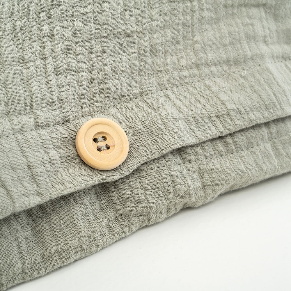 Träumeland bed linen muslin green detail picture button placket