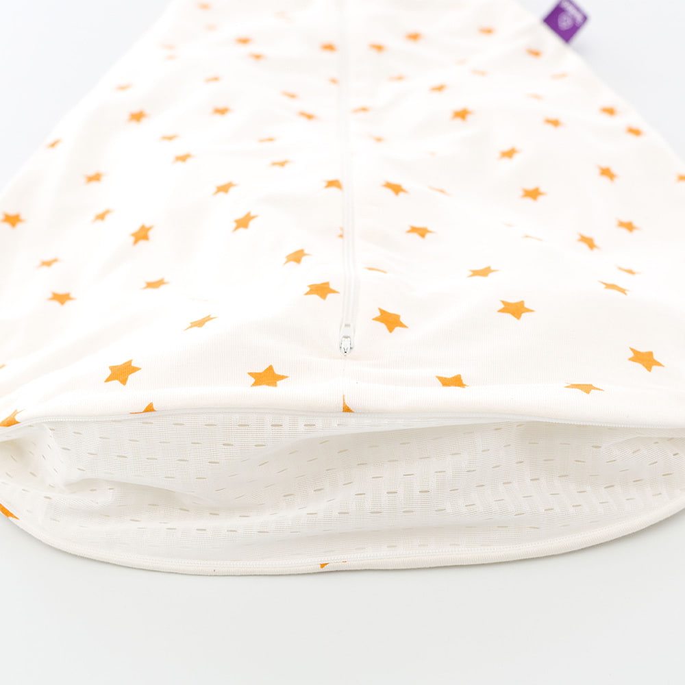 Summer sleeping bag white with yellow stars in TENCEL™ detail ventilation slit