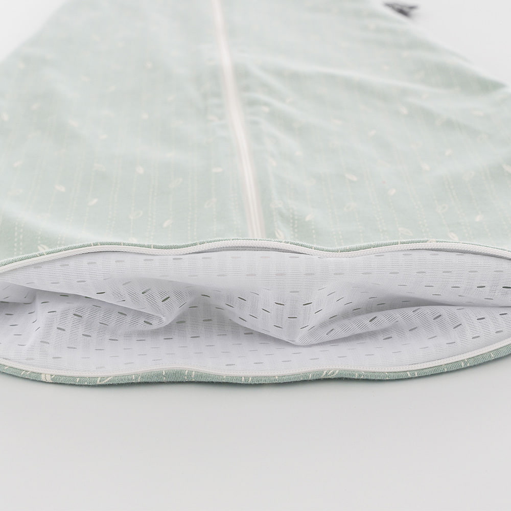 Sleeping bag certified by GOTS Leaves mint detail ventilation slit at the bottom