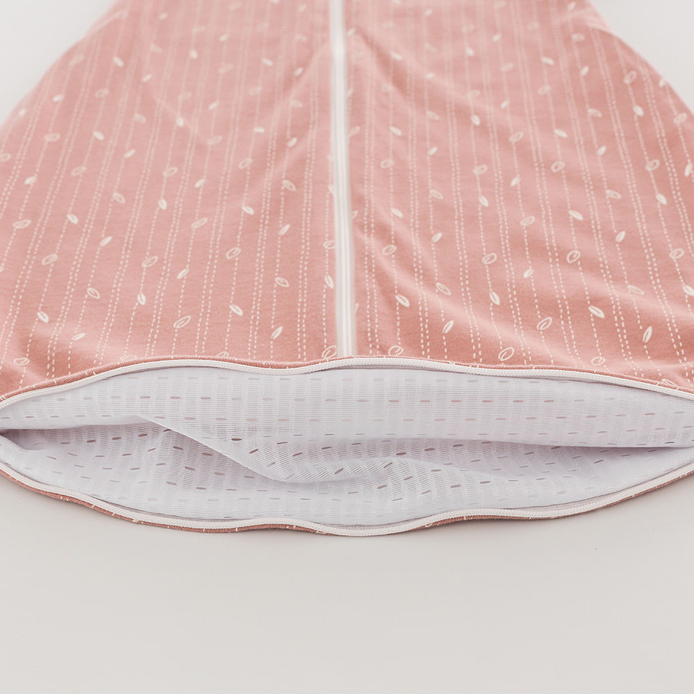 Sleeping bag certified by GOTS Leaves pink detail ventilation slit at the bottom