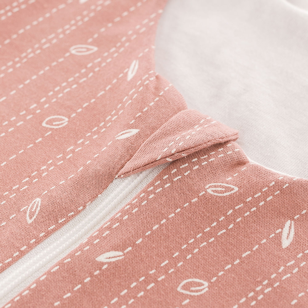 Sleeping bag leaves rose certified by GOTS detail photo of the chin protection