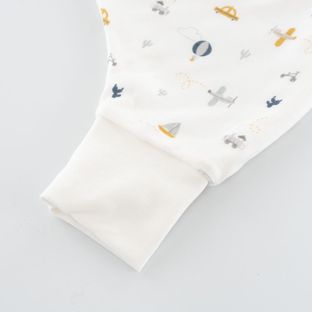 Leichter Schlafsack TO GO im Design BrummBrumm Detailfoto vom Bündchen beim Fuß