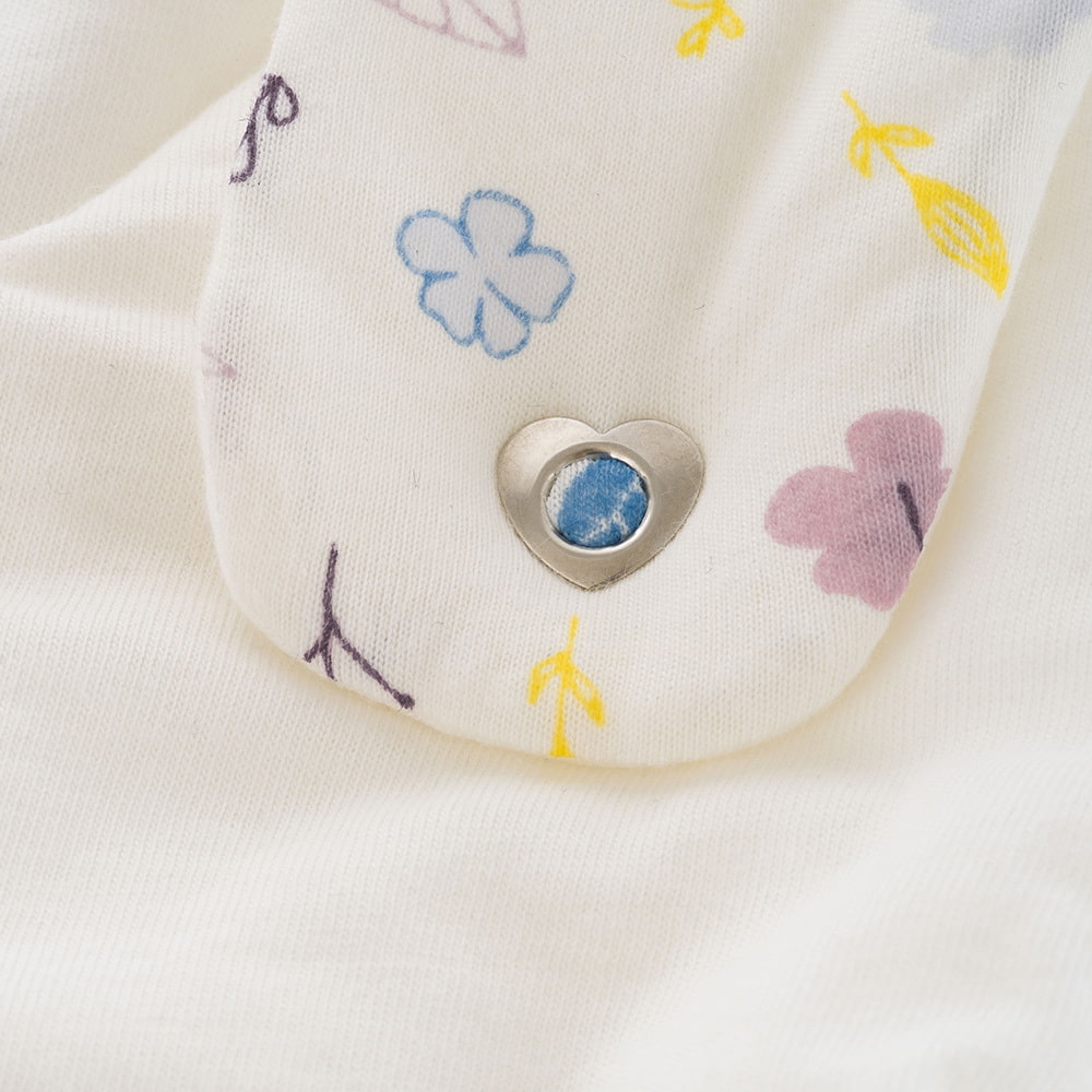 LIEBMICH Schlafsack im Design Blumig Detailfoto vom Herzchen-Druckknopf