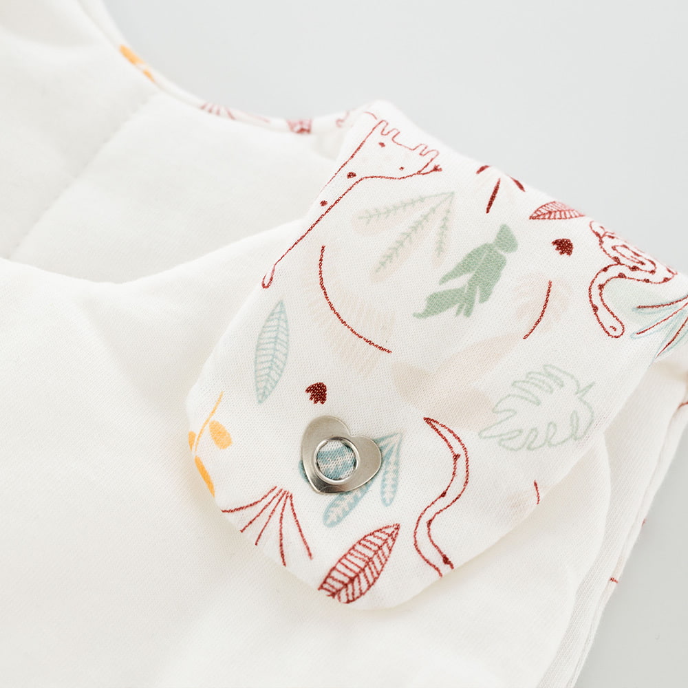 LIEBMICH Schlafsack im Design Dschungel Detailfoto vom Herzchen-Druckknopf