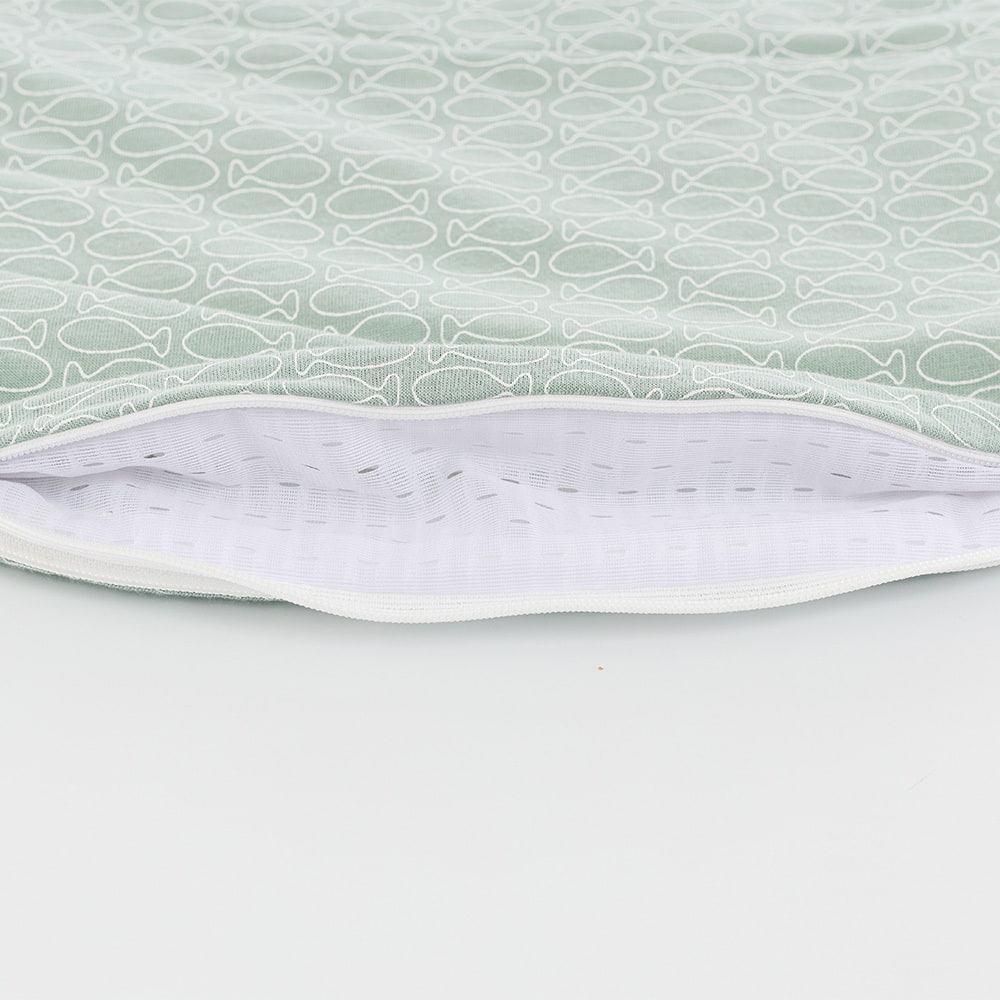 LIEBMICH sleeping bag in mint fish design Detailed photo of the ventilation slit at the foot end