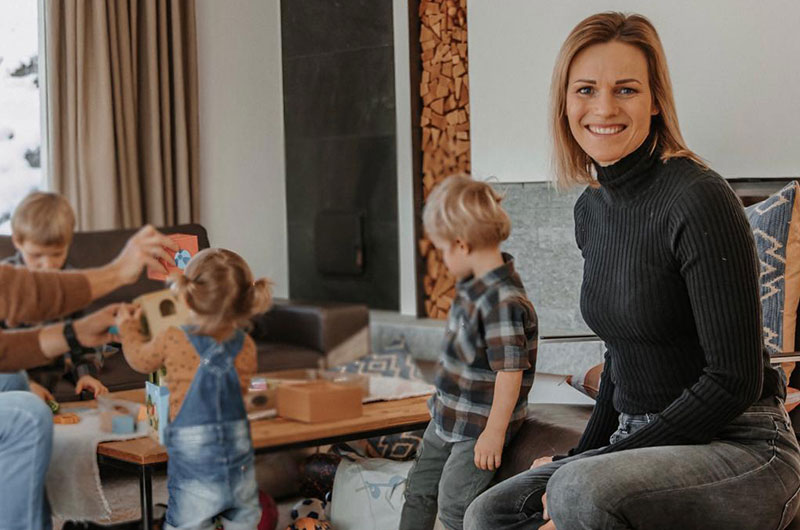 Marlies Raich juega con su familia Marlies Raich juega con su familia
