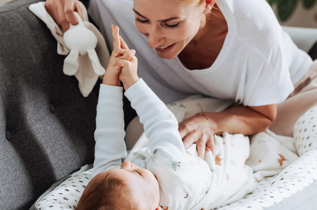 Mama mit Baby im Träumeland Nest HOME Premium Mama mit Baby im Träumeland Nest HOME Premium