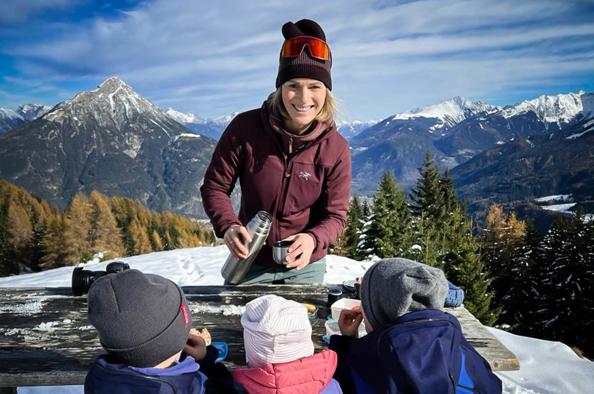 Marlies Raich mit ihren Kindern im Schnee Marlies Raich mit ihren Kindern im Schnee