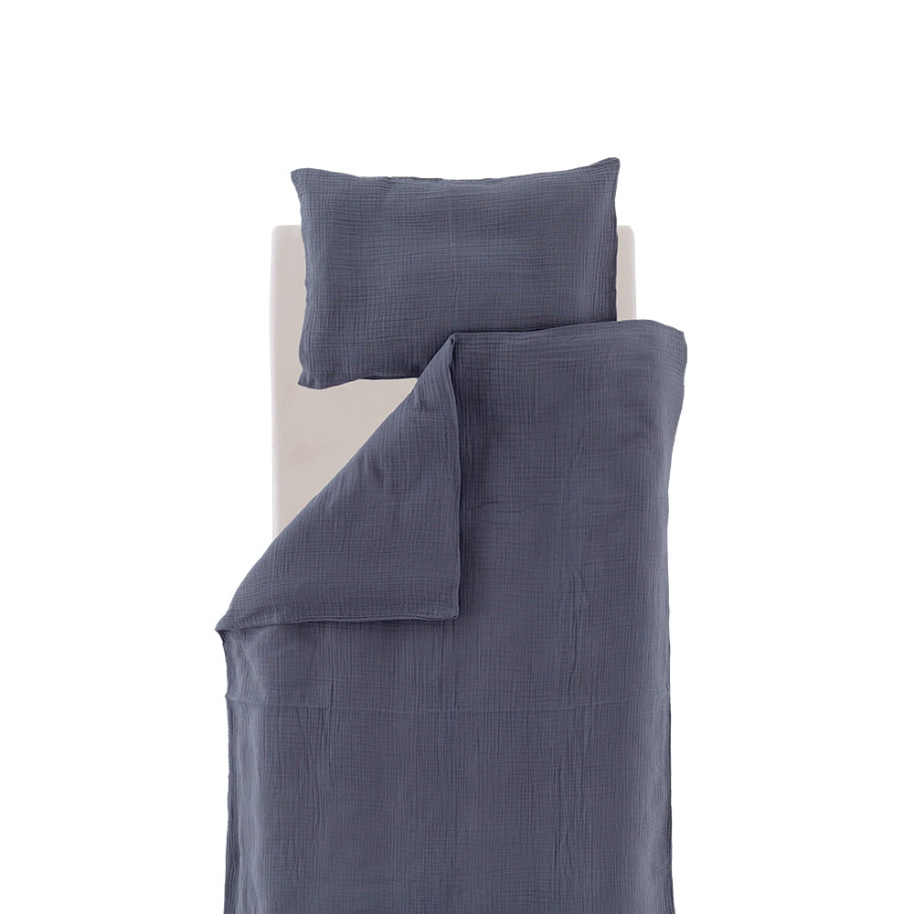 Bedding blue