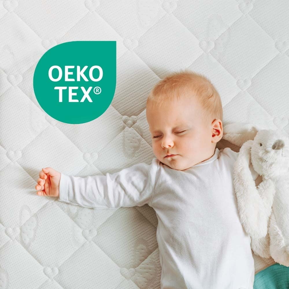 baby-mit-oekotex-traeumeland-matratze