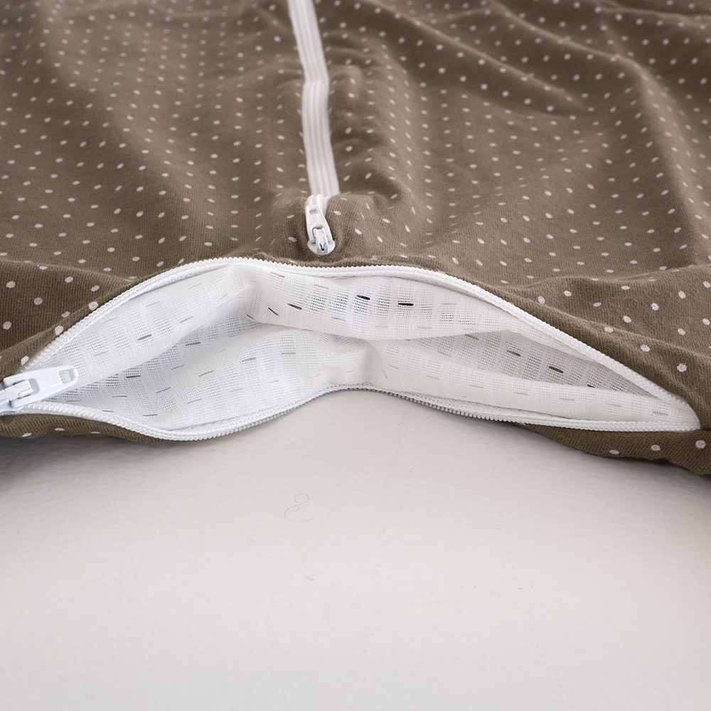 Sleep overall light TO GO Little Dots olive detail ventilation slit