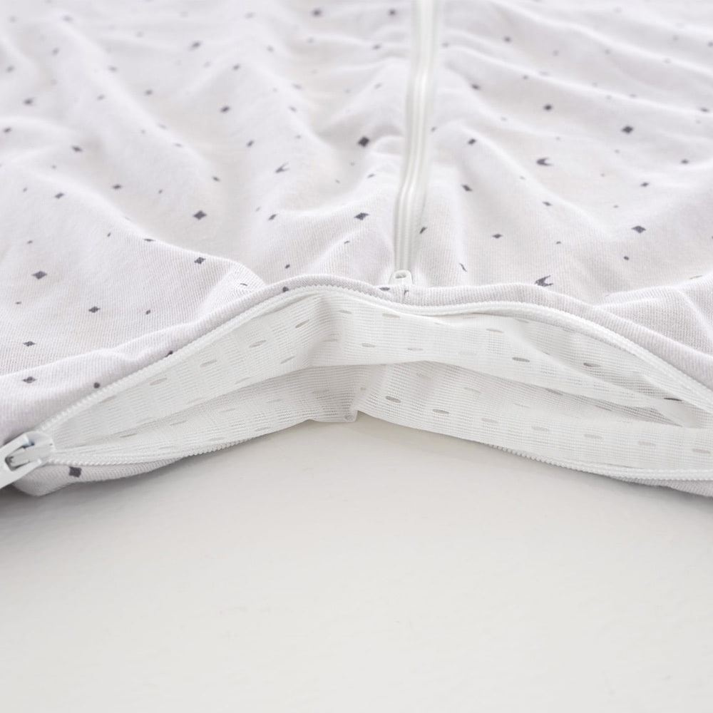 Sleep overall light TO GO Moon grey detail ventilation slit