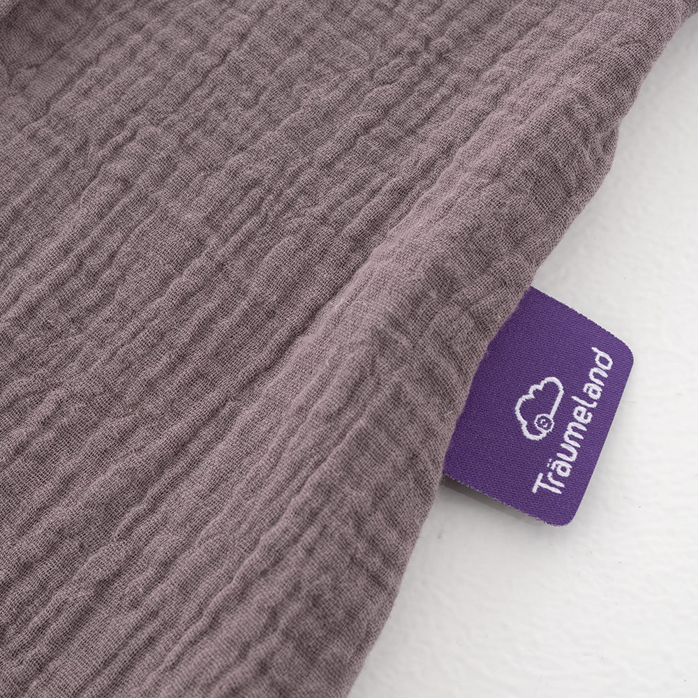 Summer Sleeping bag in cotton muslin cocoa plum detail label