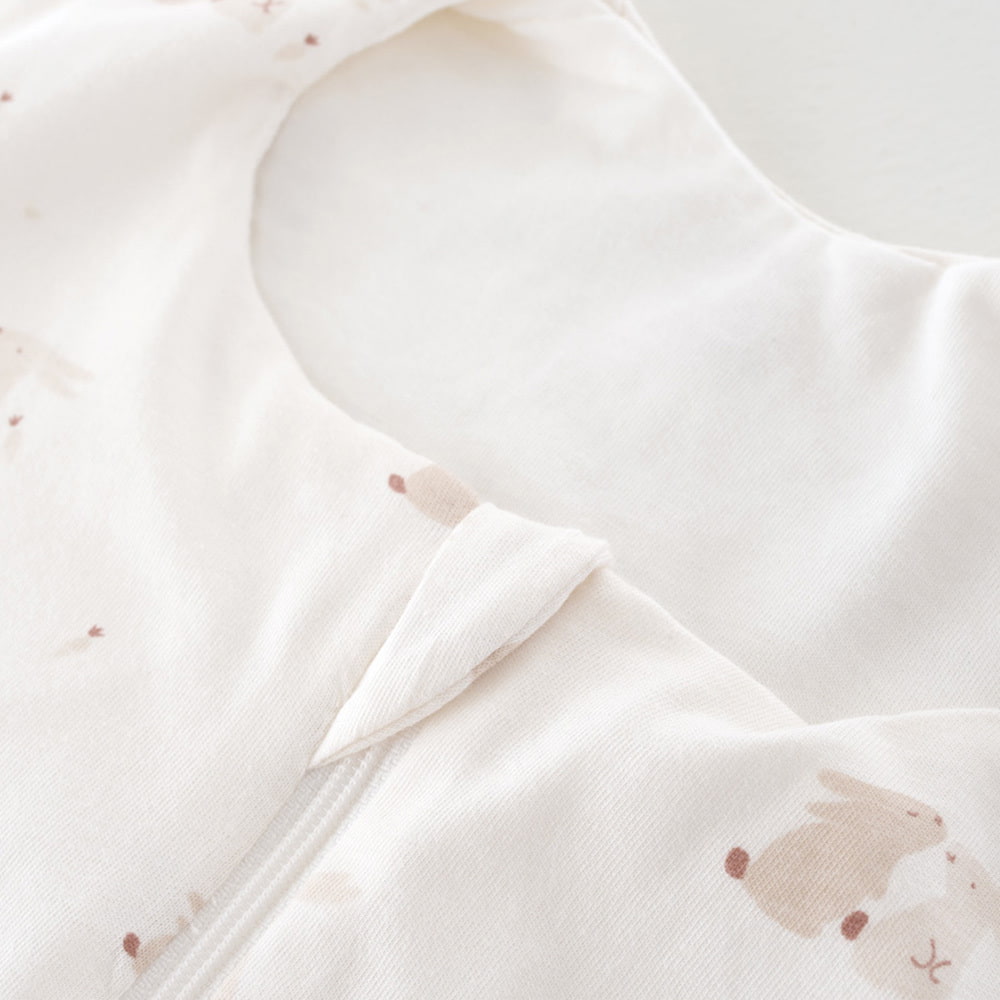 Light to go Hophop Bunny Beige Detail Kinnschutz