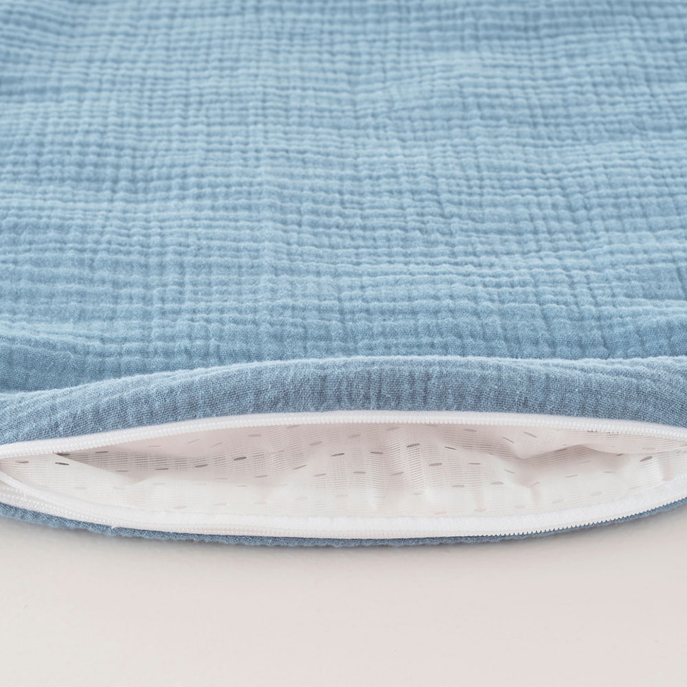 All-year sleeping bag light blue ventilation slit at the bottom