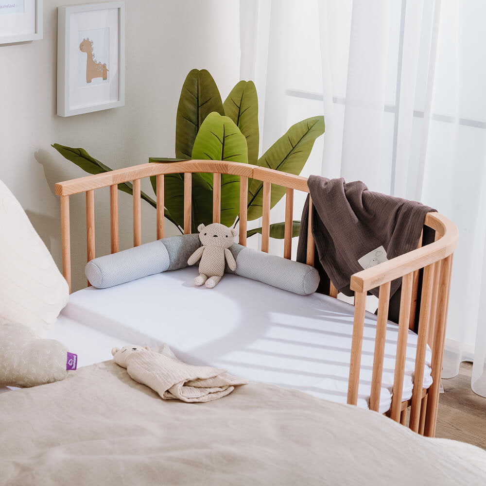 Beistellbett mit Musselin Babydecke