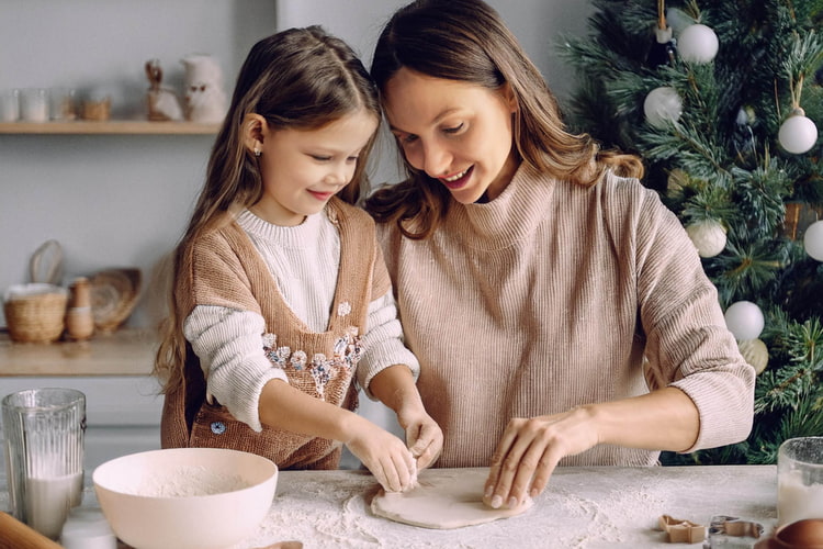 kinder-weihnachten-kekse-backen kinder-weihnachten-kekse-backen