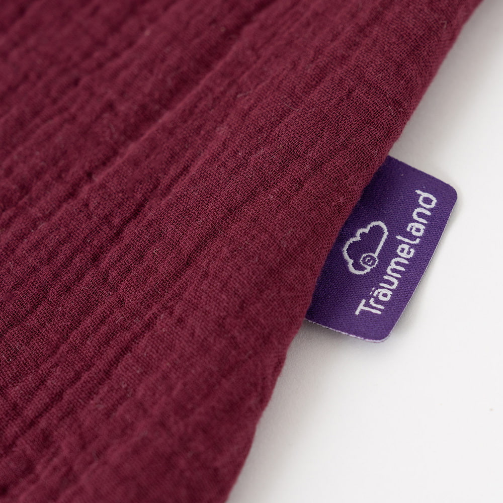 Summer Sleeping bag in cotton muslin red berry detail label