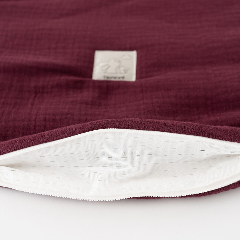 All Year Muslin Sleeping Bag red berry ventilation slit