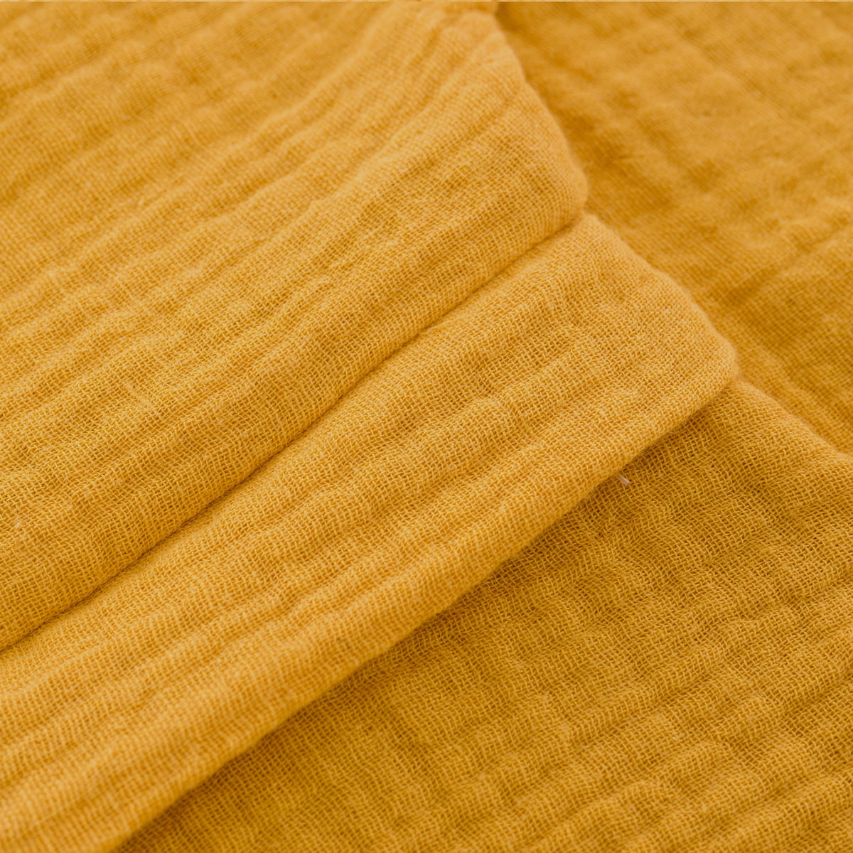 Sommerschlafsack aus Baumwollmusselin in senfgelb Detailfoto vom Kinnschutz