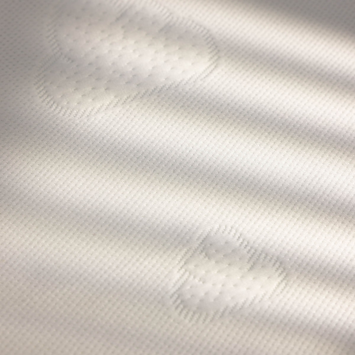 Incidence of light on mattress cover