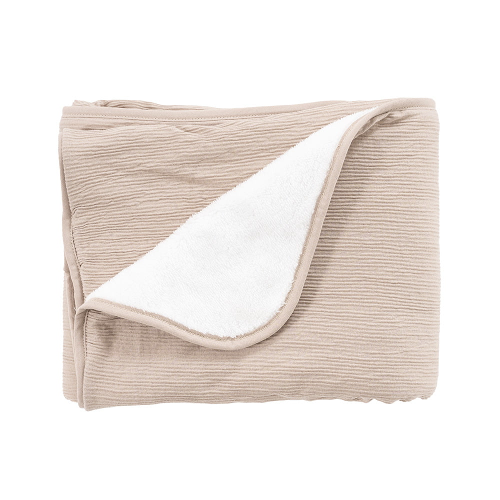 Signature Kuscheldecke in der Farbe taupe augeklappt