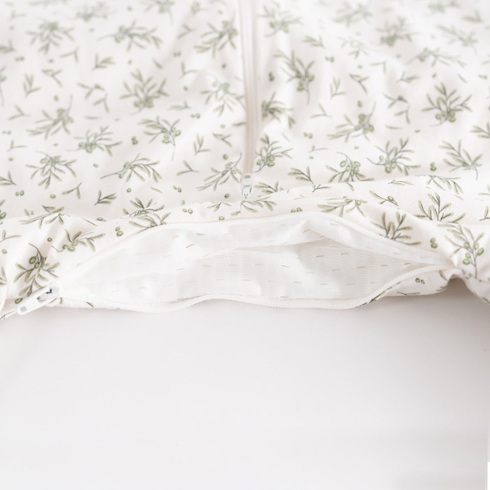 Sleeping bag with legs in olive design Ventilation