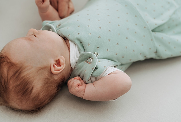 Träumeland Babyschlafsack Träumeland Babyschlafsack im Design Twister grün