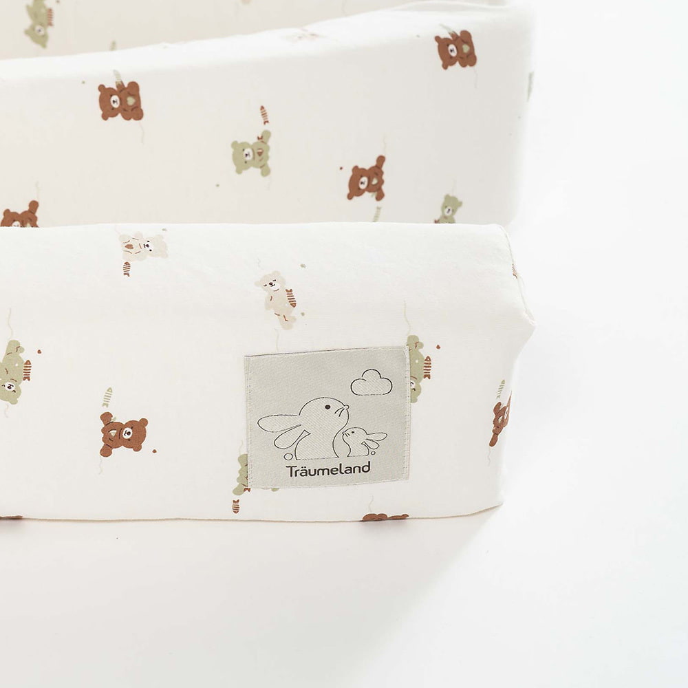 detail-bed-snake-with-bear-design