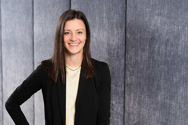 traeumeland-employee-marketing-daniela-folder