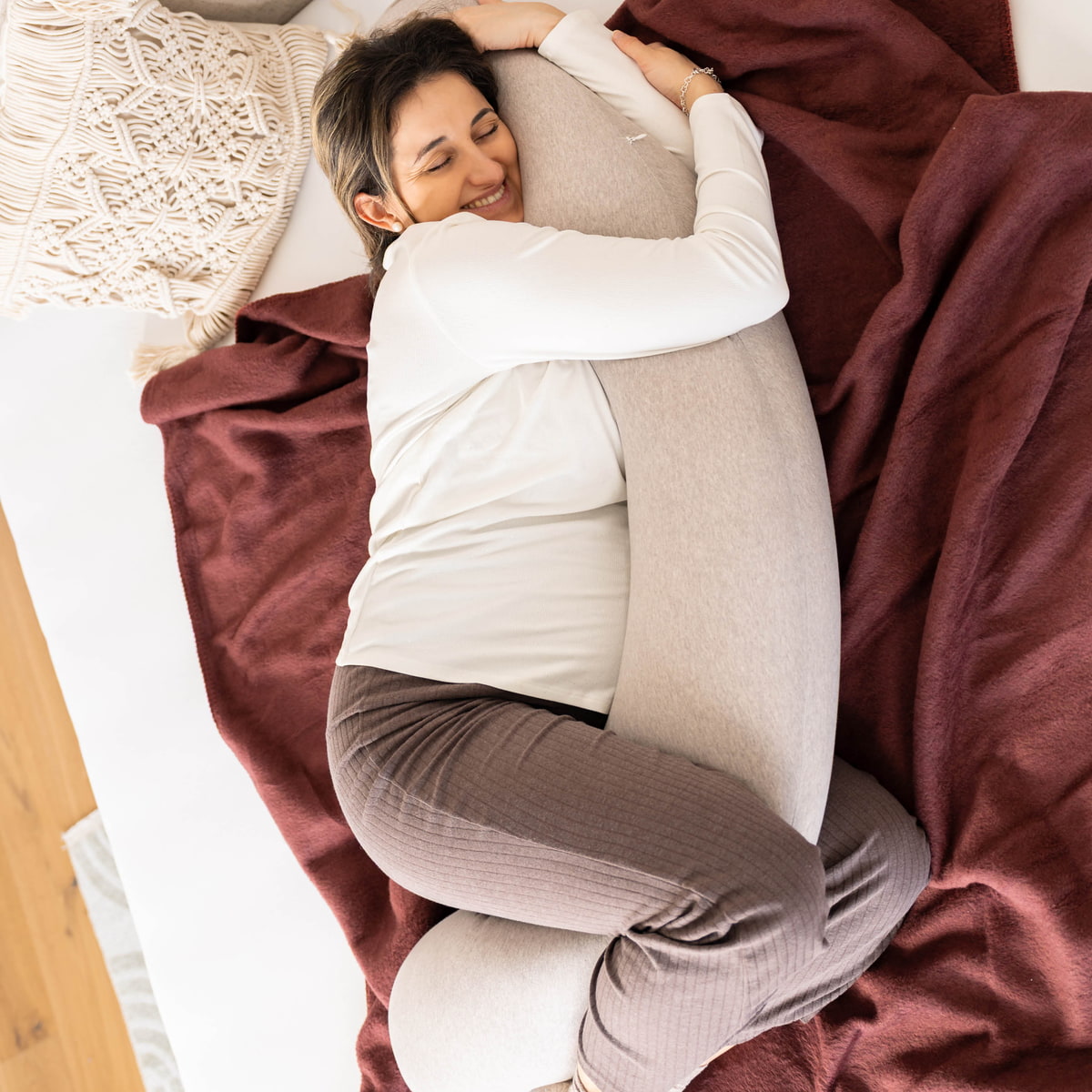 Nursing pillow - better sleep during pregnancy traeumeland-nursing-pillows-pregnancy-sleeping-side-sleeper-pillows