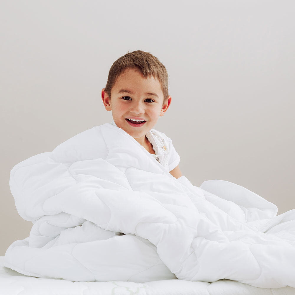 Kind mit Decke