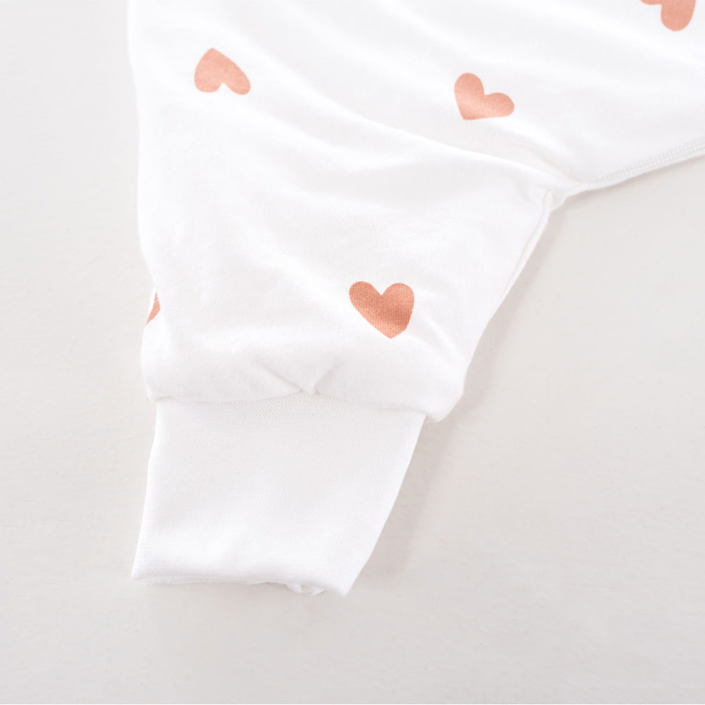 schlafsack-mit-beinen-design-herz-detail-beinchen