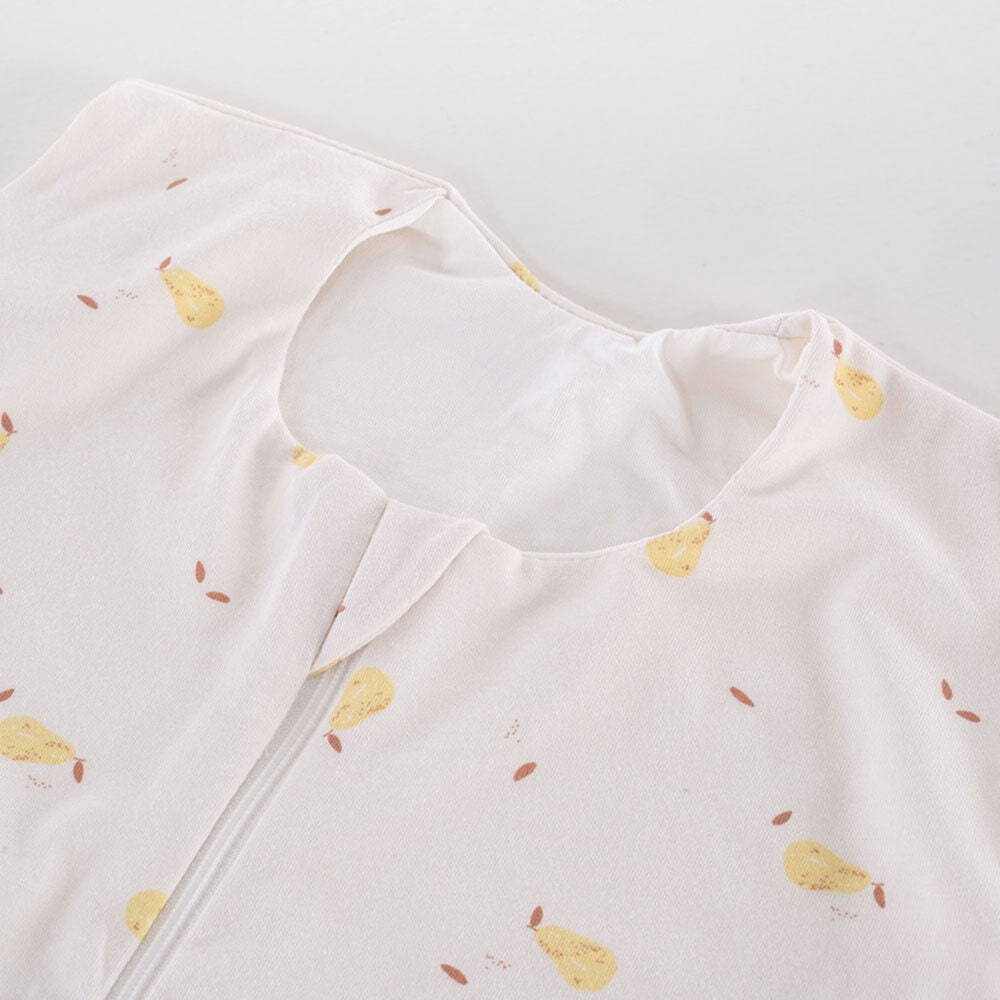 Pera Summer-Sleeping-Bag with Legs (Neckline)