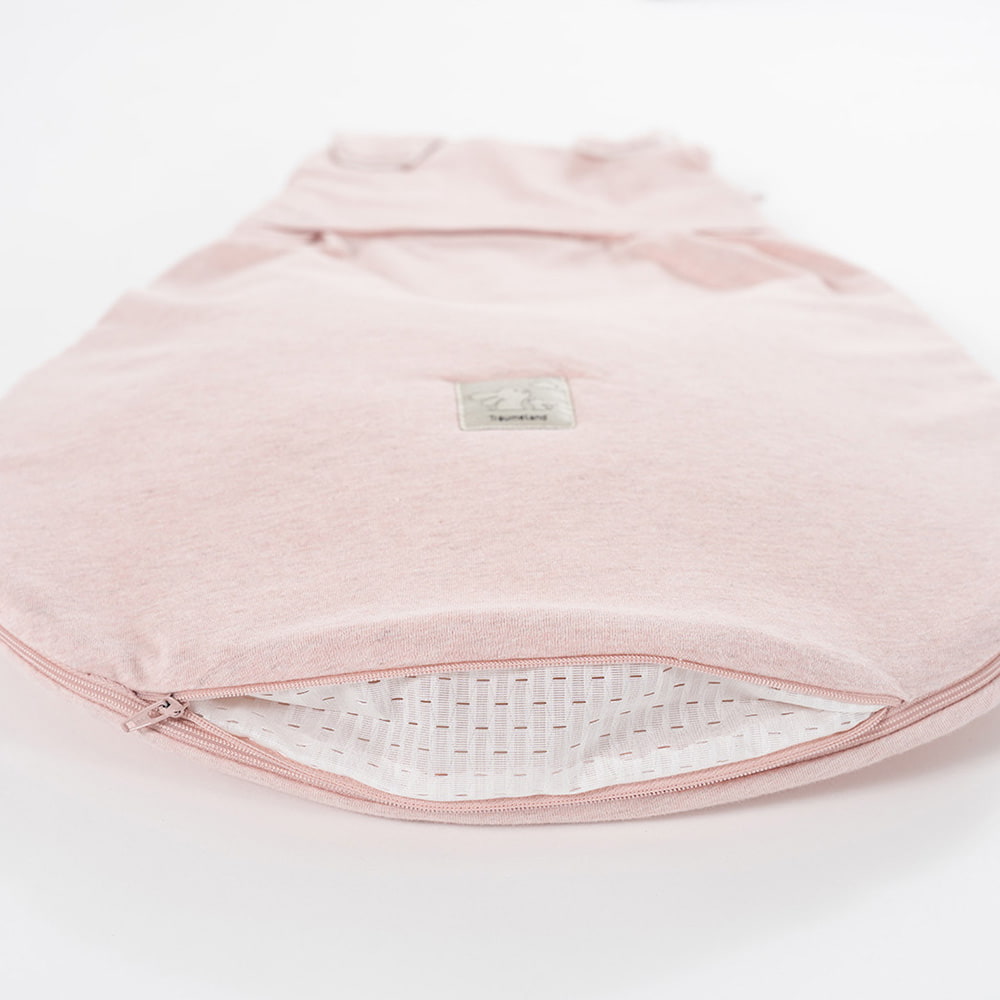 Dusty pink sleeping-bag with ventilation