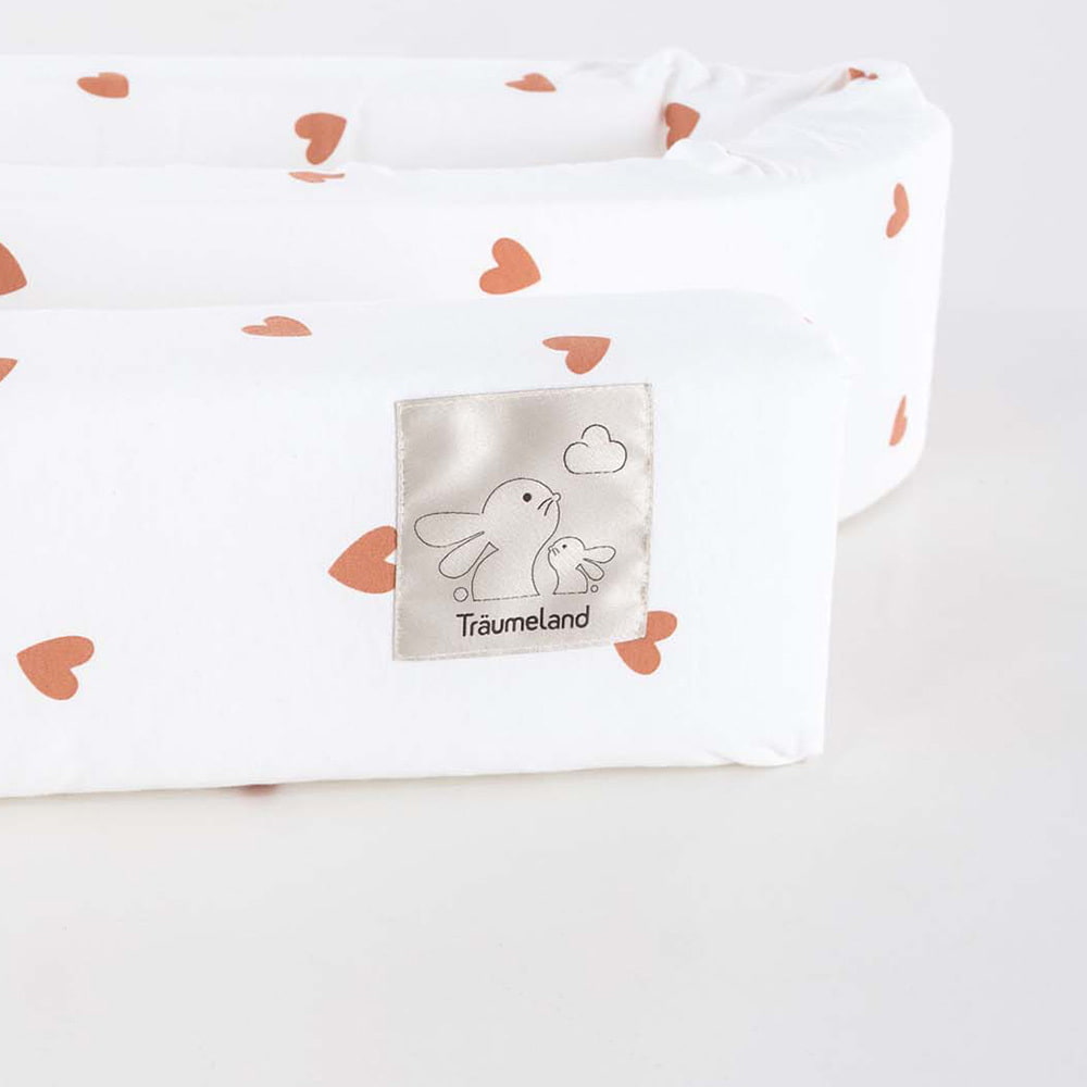 Bettschlange mit Herzen Baby Detail